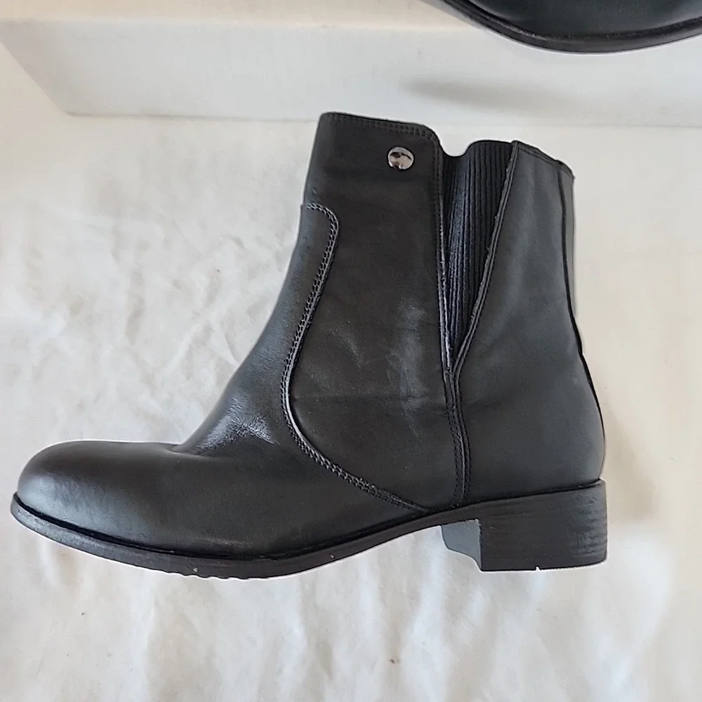 Sandro Moscoloni For Her Ribbed Gore Boot Black Chelsea Style Women's 38 (8)‎